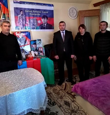 Yeni il və Dünya Azərbaycanlılarının Həmrəylik Günü münasibətilə şəhidlərimizin ailə üzvlərinə bayram sovqatları və hədiyyələr təqdim edilmişdir - Fotolar